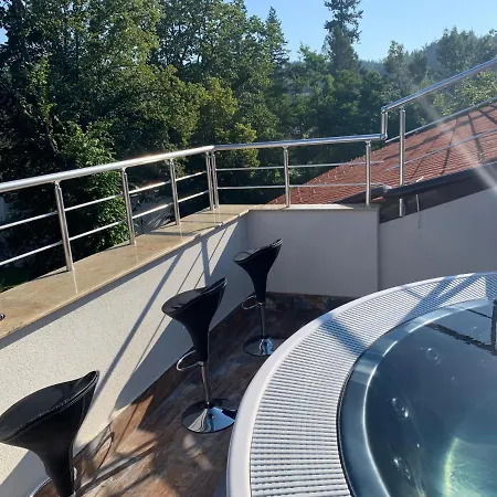 Family Makedonska Kruchma Dobrinichte