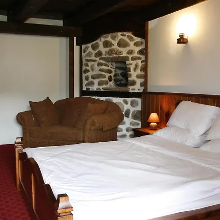 Family Makedonska Kruchma 3*