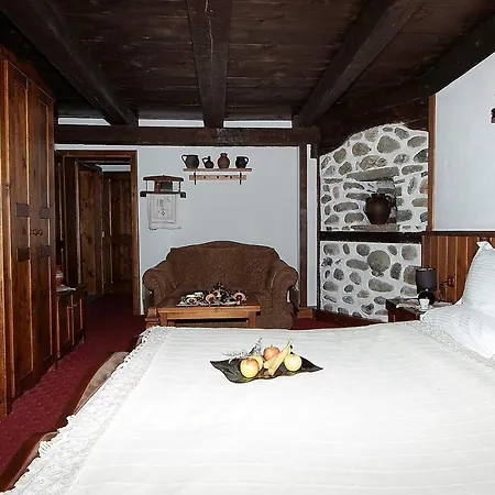 Family Makedonska Kruchma 3*